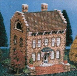 Petro Colonial House 8x5.5"
